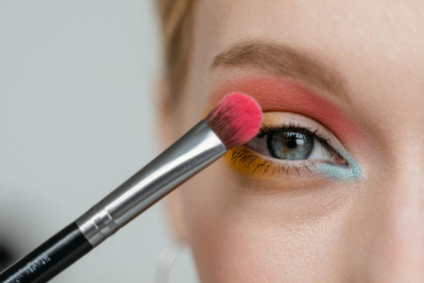 Eyeshadow for Sensitive Eyes - Tips to Avoid Eyes Irritation